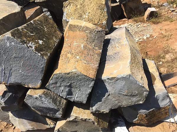 Black Basalt Rock Columns Stone Tile Supplier of China